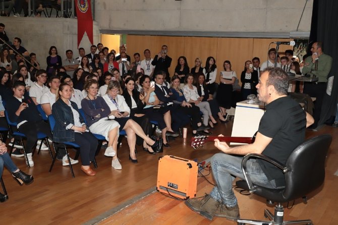 Haluk Levent ve TED Ankara Koleji öğrencileri skolyoz hastalığı için bir araya geldi