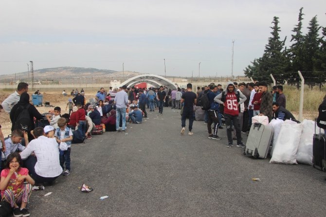 Suriyeliler bayram için akın akın ülkelerine gidiyor