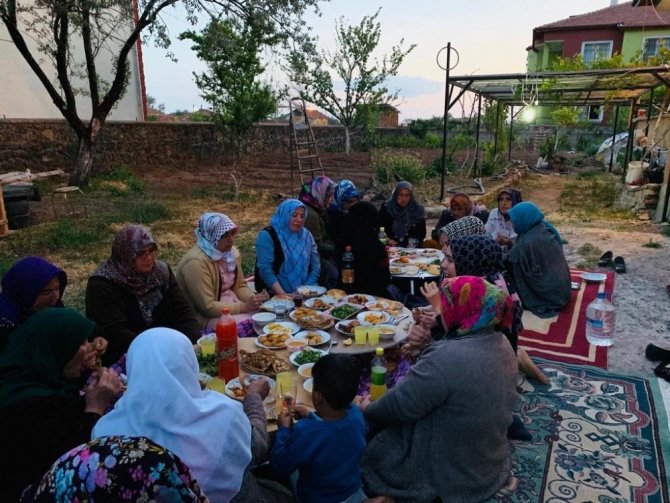 AK Kadınlar’dan iftar programı