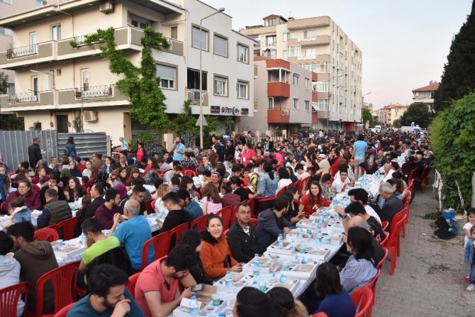 Çanakkale’de vatandaşlar iftar sofrasında buluştu