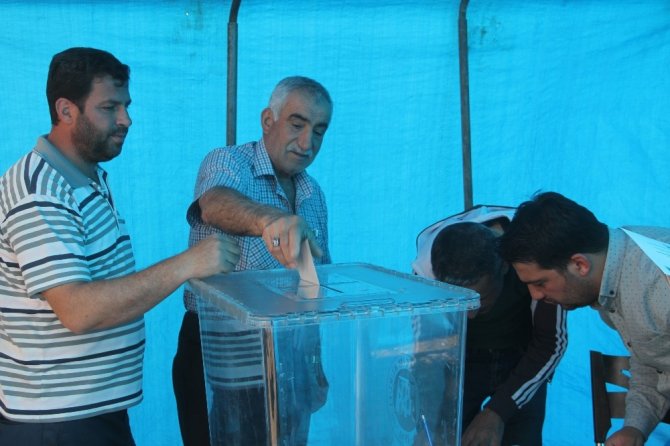 Elazığ’da katlı kavşağın yıkımı için "halk oylaması" başladı