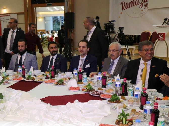 Fatih Erbakan, Malatya’da partililerle iftarda buluştu