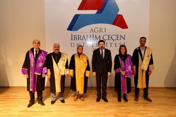 AİÇÜ’de Bilimsel Teşvik Ödülleri ve Akademik Giysi Töreni Yapıldı