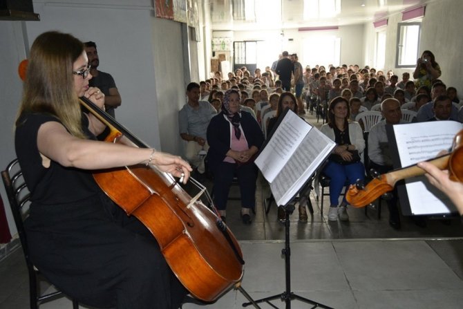 Köy okulu öğrencileri klasik müzikle tanıştı