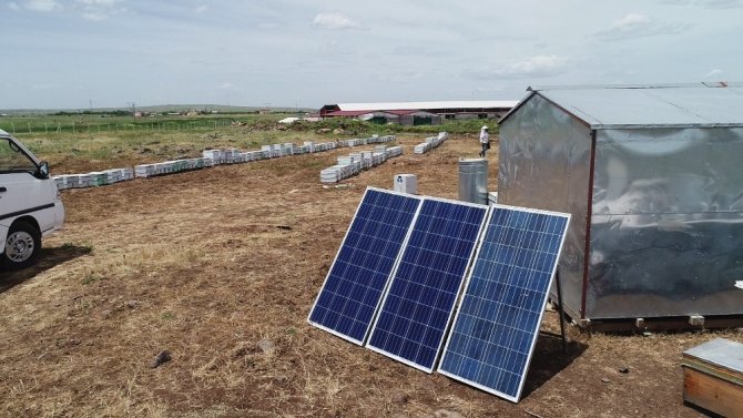 Arıcılar güneş enerjili baraka ile üretimlerini arttırıyor