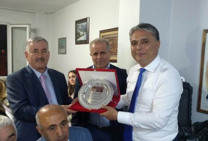 Başkan Uysal, Kasımpaşa’da Antalyalılarla buluştu