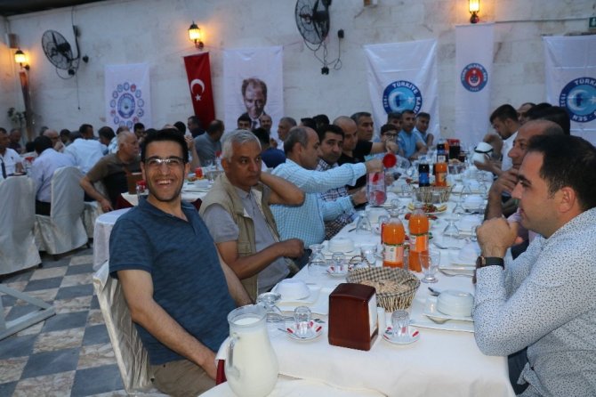 Türk Ulaşım-Sen üyeleri iftar yemeğinde buluştu