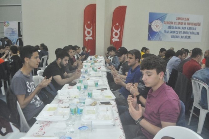 Gençlikspor’dan iftar programı