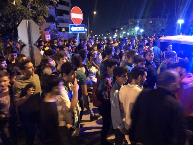 Bursaspor taraftarı kulüp tesisleri önünde toplanmaya başladı