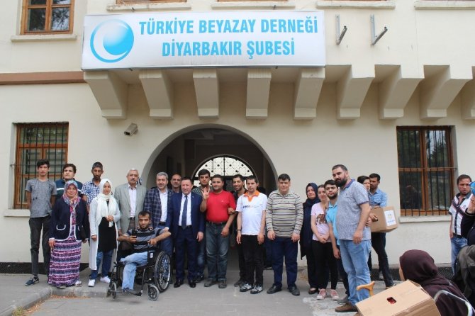 Başkan Beyoğlu’ndan engelli vatandaşlara gıda yardımı