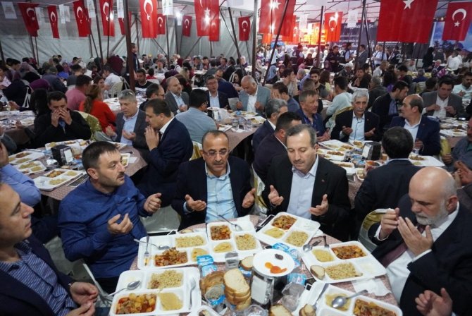 TBMM Başkanvekili Bilgiç, Isparta Gönül Sofrası’nda iftar verdi