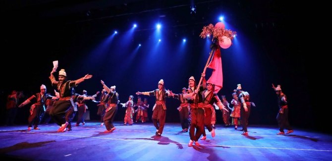 GAÜN’de "Kültürden oyuna Türk halk oyunları" gösterisi