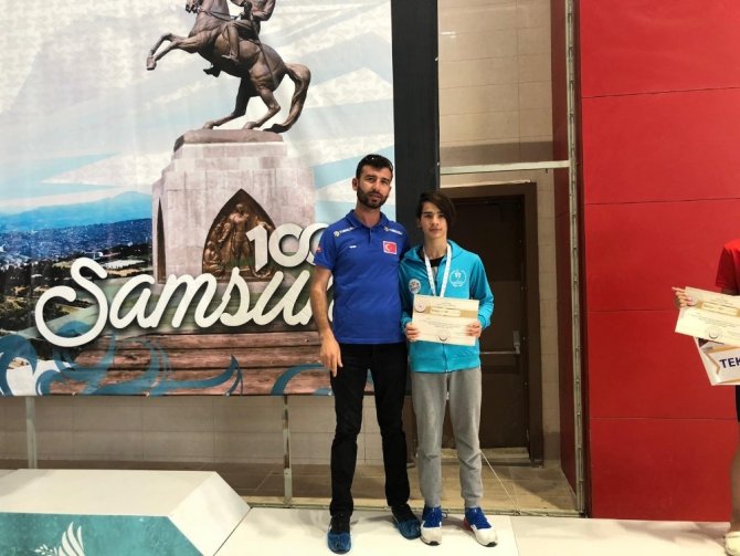 M.Arda Çulha Analig Yüzme’de Türkiye Şampiyonu