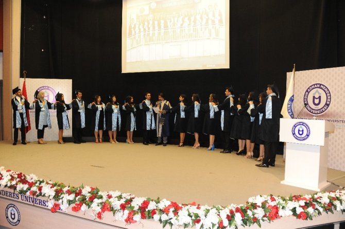 ADÜ Diş Hekimliği Fakültesi ilk mezunlarını coşkuyla uğurladı