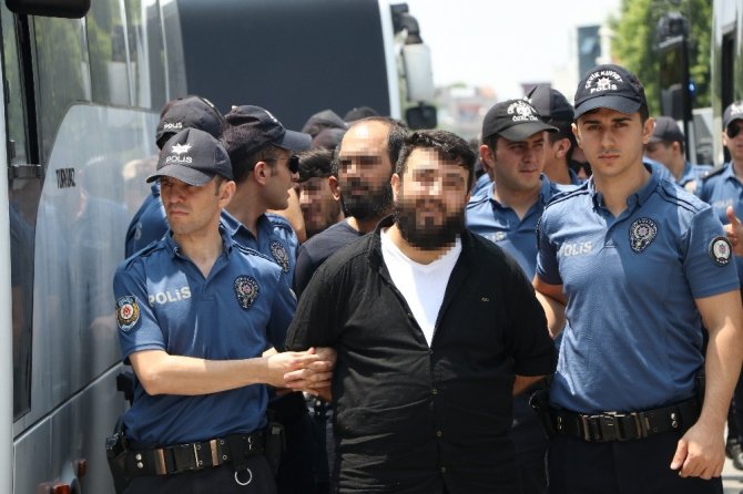 DEAŞ operasyonunda gözaltına alınan 18 kişi adliyeye sevk edildi