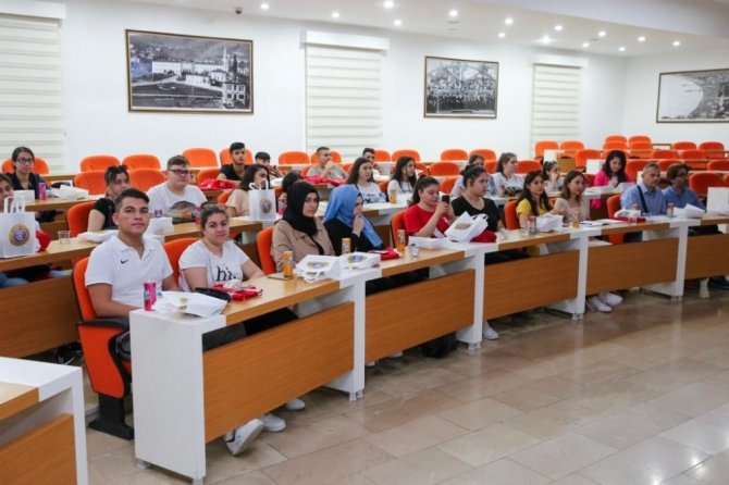 Yurt dışından gelen öğrenciler Vali Yavuz’un misafiri oldu