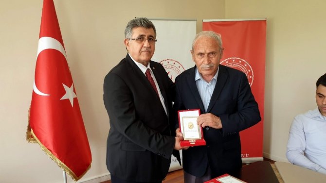Kıbrıs gazileri 45 yıl aradan sonra madalyalarını aldılar