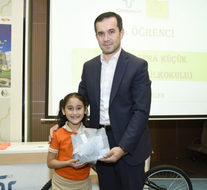 Tekkeköy Belediyesi öğrencileri ödüllendirdi