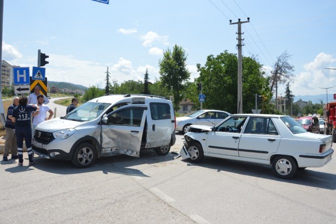 Tokat’ta otomobiller çarpıştı: 10 yaralı