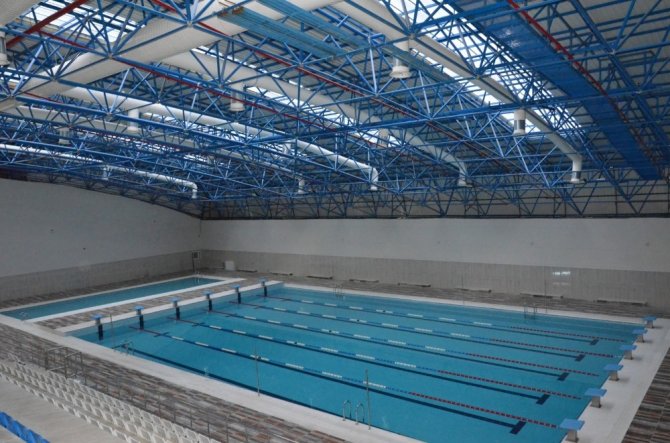 Yarı olimpik yüzme havuzu vatandaşın hizmetine açıldı