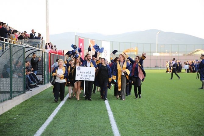 Ardahan Üniversitesi’nde görkemli mezuniyet töreni