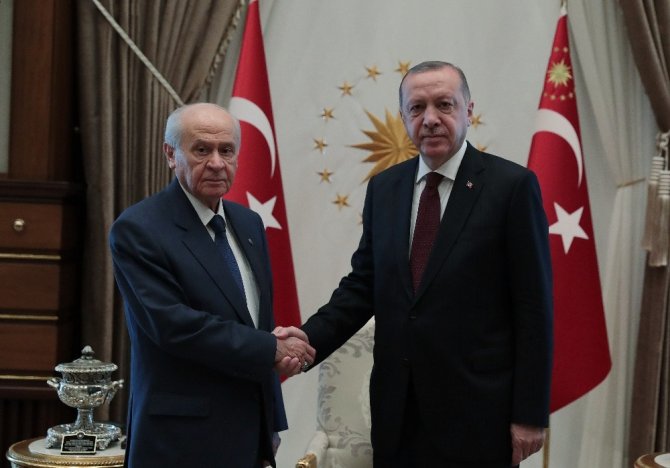 Cumhurbaşkanı Erdoğan’ın MHP Genel Başkanı Devlet Bahçeli ile görüşmesi sona erdi. Görüşme yaklaşık 40 dakika sürdü.