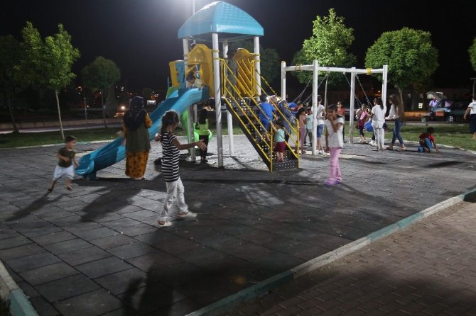 Haliliye’de parklarda ışıklandırma çalışmaları sürüyor