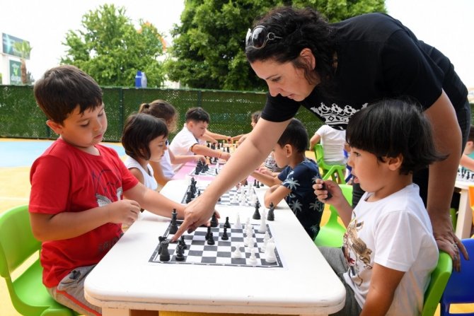 Konyaaltı Belediyesi Kreşlerinde ‘satranç’ heyecanı