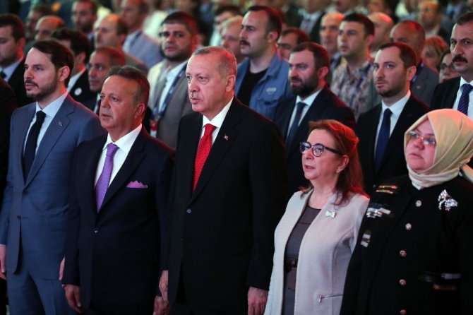 Cumhurbaşkanı Erdoğan: “İhracatçılarımız döviz alırken binde 1’lik kambiyo vergisi ödemeyecek”