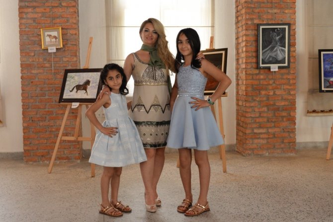 Anne ve kızlarının sergisi Ulucanlar’da