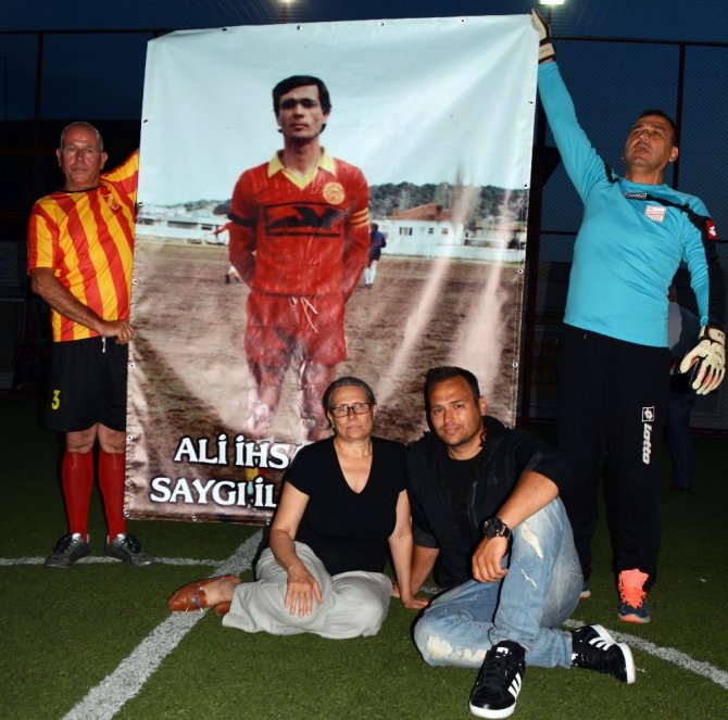 Ayvalık ve Küçükköy’ün efsanevi futbolcusu Ali İhsan Erbil unutulmadı