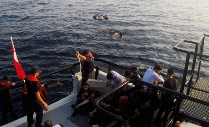 Göçmen teknesi battı, 31 kişi kurtarıldı