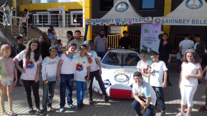 Üniversite öğrencileri yerli elektrikli araç "Ecotron-3" ile bahar şenliğinde