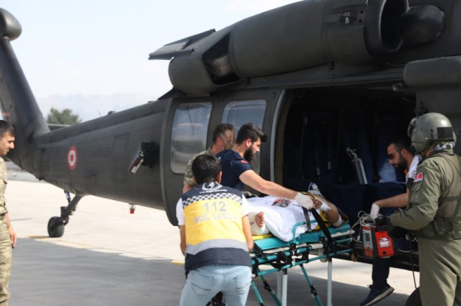 Kazada yaralanan vatandaş hastaneye askeri helikopterle nakledildi