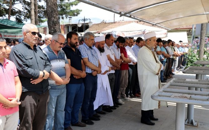 Erzincan’da yüzlerce Müslümanın katılımıyla Mursi için gıyabi cenaze namazı kılındı