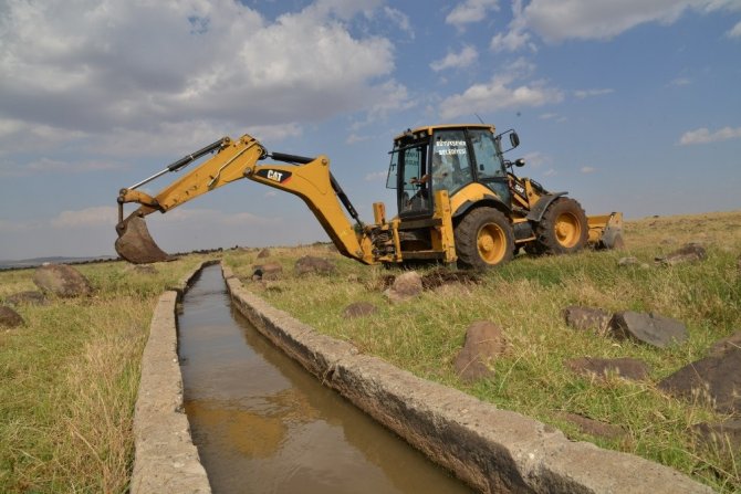 Çiftçilerin faydalandığı sulama kanalı onarıldı