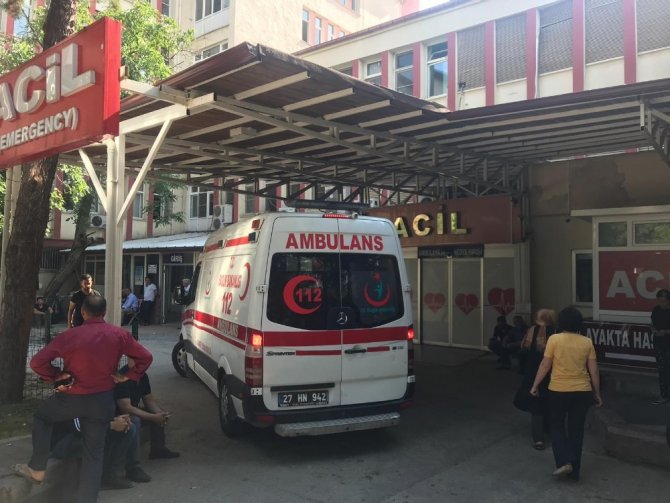 Gaziantep’te akrabaların bıçaklı kavgası kanlı bitti: 2 yaralı