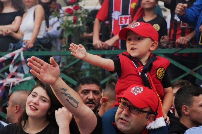 Eskişehirspor’un kutlamaları festivali aratmadı