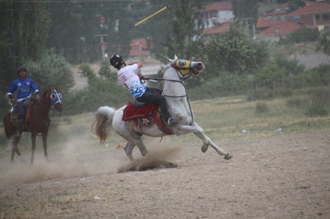 Sındırgı’da atlı cirit yarışmaları düzenlendi