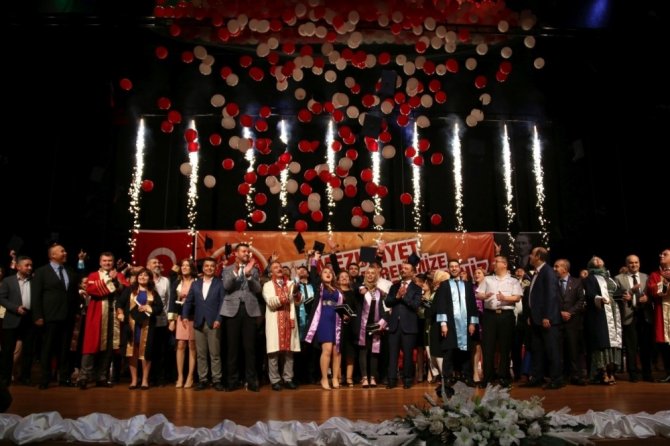 NEVÜ 4 bin 210 öğrencisini mezun etti