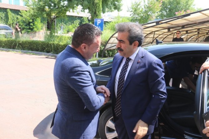 Vali Güzeloğlu’ndan Başkan Beyoğlu’na ziyaret ve tam destek