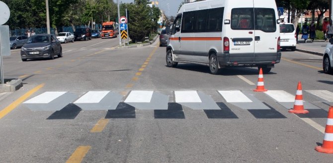 Büyükşehir’den “Yaya Öncelikli Trafik” düzenlemesi