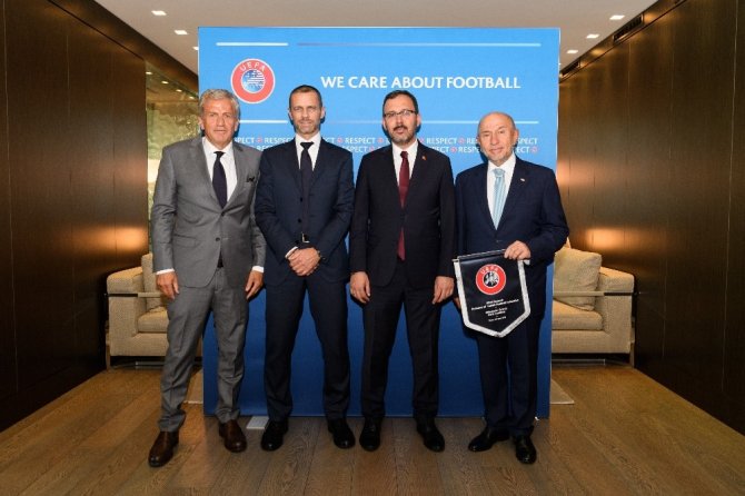 Kasapoğlu ve Özdemir’den UEFA Başkanı Caferin’e ziyaret