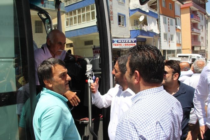 İstanbul seçimlerinde oy kullanan Malatyalılara coşkulu karşılama