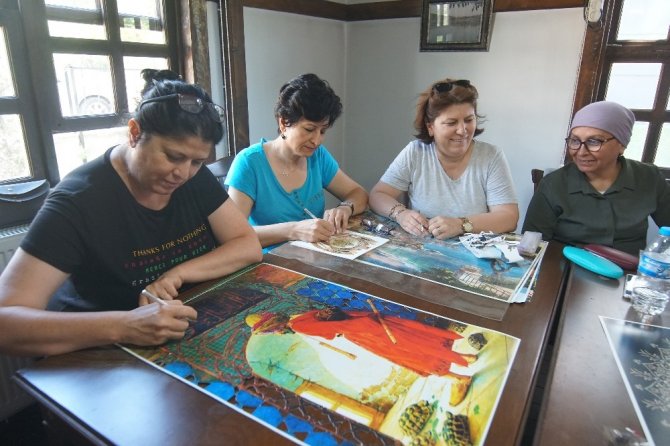 Kadın Kültür ve sanat merkezinde kağıt rölyef kursu