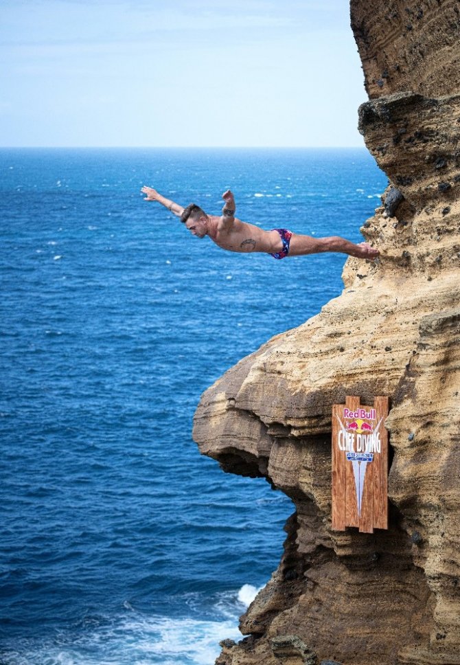 Red Bull Cliff Diving Portekiz’de nefesleri kesti