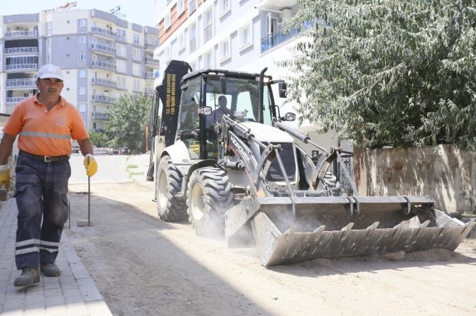 Efeler Belediyesi yol çalışmalarına devam ediyor