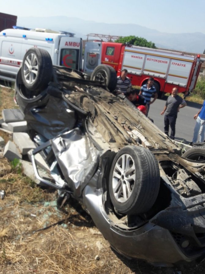 Manisa’da 2 otomobil çarpıştı: 4 yaralı