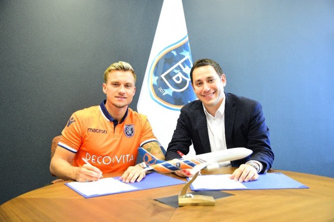 Başakşehir, Gulbrandsen ile 3 yıllık sözleşme imzaladı