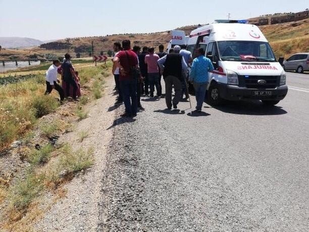 Siirt’te minibüs ile otomobil çarpıştı: 1’i ağır 10 yaralı